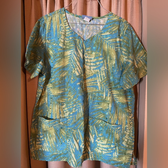 Barco Uniforms Scrub Top - Picture 1 of 3